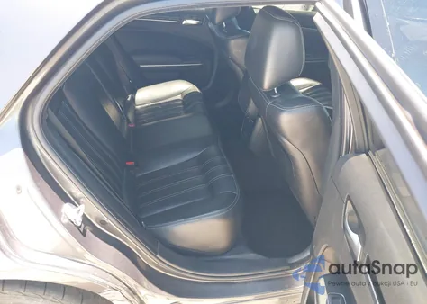 2019 Chrysler 300 300S z USA, uszkodzony, nr VIN 2C3CCABT5KH517265